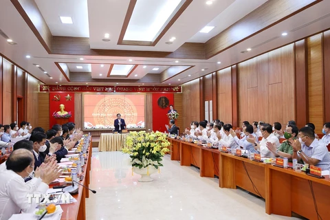 Buổi làm việc của Thủ tướng với lãnh đạo chủ chốt tỉnh Khánh Hòa cũng tập trung vào việc triển khai thực hiện Nghị quyết số 09-NQ/TW, ngày 28/01/2022 của Bộ Chính trị về xây dựng, phát triển tỉnh Khánh Hòa đến năm 2030, tầm nhìn đến năm 2045. (Ảnh: Dương 