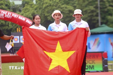 Bắn cung Việt Nam giành Huy chương Bạc Cung ba dây đồng đội nữ