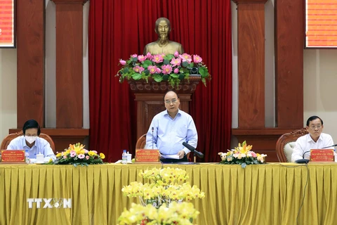 Chủ tịch nước Nguyễn Xuân Phúc làm việc với lãnh đạo chủ chốt tỉnh Tiền Giang. (Ảnh: Thống Nhất/TTXVN)
