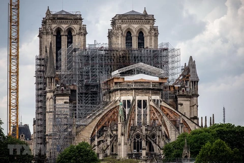 Nhà thờ Đức Bà ở Paris, Pháp trong quá trình phục dựng sau hỏa hoạn. (Ảnh: THX/TTXVN)