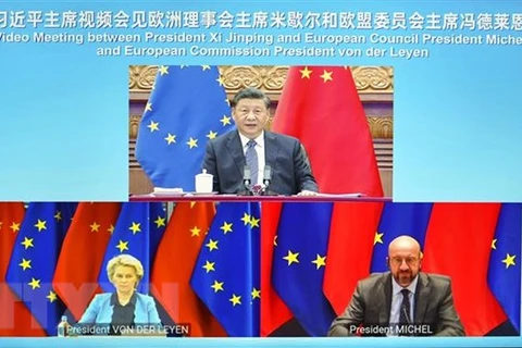 Chủ tịch Trung Quốc Tập Cận Bình, Chủ tịch Ủy ban châu Âu Ursula von der Leyen và Chủ tịch Hội đồng châu Âu Charles Michel tại Hội nghị các nhà lãnh đạo Trung Quốc-EU lần thứ 23 diễn ra trực tuyến, ngày 1/4/2022. (Ảnh: THX/TTXVN)