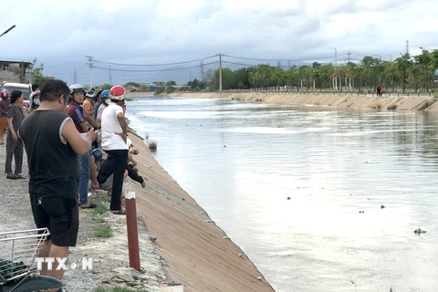 Khu vực kênh Bến Lội, nơi em T.V.D bị nước cuốn mất tích. (Ảnh: Nguyễn Thanh/TTXVN)