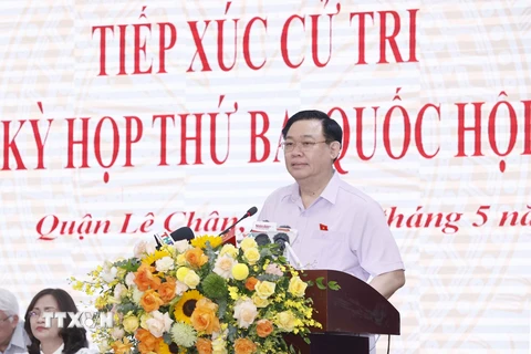 Chủ tịch Quốc hội Vương Đình Huệ phát biểu tại buổi tiếp xúc cử tri. (Ảnh: Doãn Tấn/TTXVN) 