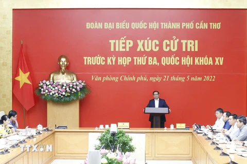 Thủ tướng Phạm Minh Chính phát biểu tại buổi tiếp xúc cử tri thành phố Cần Thơ. (Ảnh: Văn Điệp/TTXVN) 