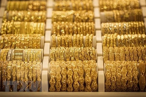 Trang sức vàng được bày bán tại Khartoum, Sudan. (Ảnh: AFP/TTXVN) 