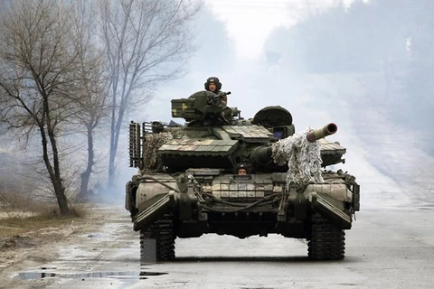 Quân nhân Ukraine trong cuộc xung đột với lực lượng Nga ở vùng Lugansk, ngày 25/2/2022. (Nguồn: AFP/TTXVN)