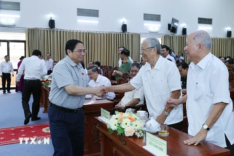 Thủ tướng Phạm Minh Chính với cử tri thành phố Cần Thơ. (Ảnh: Dương Giang/TTXVN) 