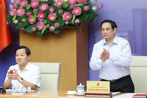 Thủ tướng Phạm Minh Chính và Phó Thủ tướng Lê Minh Khái chủ trì hội nghị phát triển thị trường bất động sản an toàn, lành mạnh, bền vững. (Ảnh: Dương Giang/TTXVN)