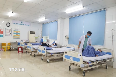 Bệnh nhân nghi ngộ độc điều trị tại bệnh viện 199 ở Đà Nẵng. (Ảnh: TTXVN phát)
