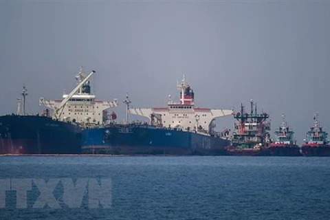 Tàu chở dầu Pegas neo ở vùng biển ngoài khơi đảo Evia, Hy Lạp. (Ảnh: Getty Images/TTXVN) 