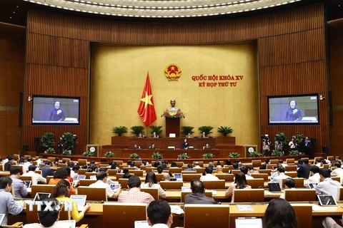 Bộ trưởng Bộ Nội vụ Phạm Thị Thanh Trà trả lời chất vấn. (Ảnh: Doãn Tấn/TTXVN)