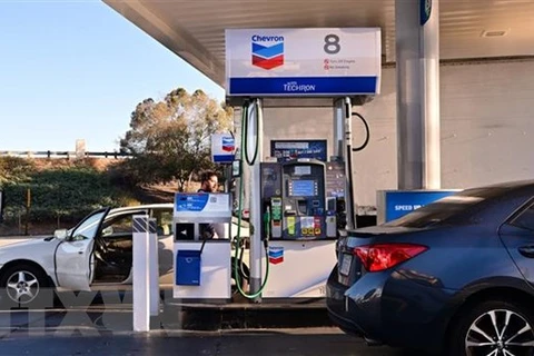 Một trạm xăng ở Alhambra, bang California, Mỹ. (Nguồn: AFP/TTXVN)