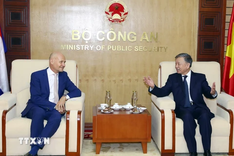 Bộ trưởng Bộ Công an Tô Lâm tiếp Đại sứ Hà Lan Kees Van Baar. (Ảnh: Phạm Kiên/TTXVN) 