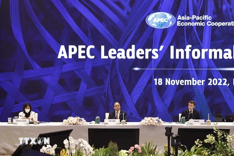 Sáng 18/11, tại Thủ đô Bangkok, Chủ tịch nước Nguyễn Xuân Phúc dự Đối thoại không chính thức giữa Lãnh đạo APEC và các khách mời. (Ảnh: Thống Nhất/TTXVN) 