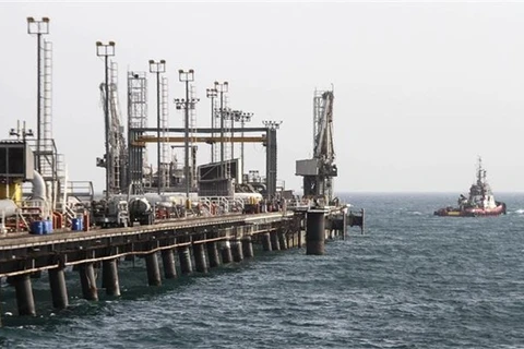 Một cơ sở khai thác dầu của Iran ở đảo Khark. (Ảnh: AFP/TTXVN)