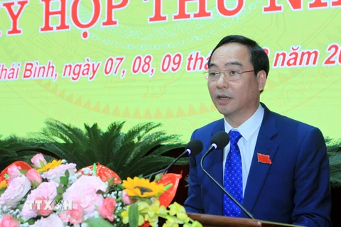 Tân Phó Chủ tịch Hội đồng Nhân dân tỉnh Thái Bình Vũ Ngọc Trì phát biểu tại kỳ họp. (Ảnh: Thế Duyệt/TTXVN)