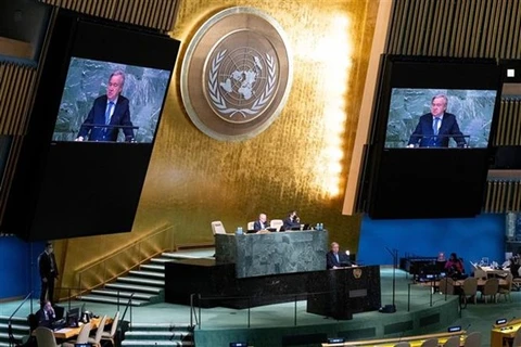 Tổng thư ký Liên hợp quốc Antonio Guterres phát biểu tại phiên họp của Đại hội Đồng Liên hợp quốc ở New York (Mỹ) nhân dịp kỷ niệm 40 năm thông qua Công ước Luật Biển, ngày 8/12/2022. (Ảnh: THX/TTXVN) 