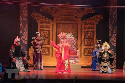 Một cảnh trong vở diễn của Nhà hát Cải lương Trần Hữu Trang. (Nguồn: TTXVN) 