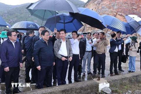 Thủ tướng khảo sát một số công trình dự án trọng điểm tại Phú Yên