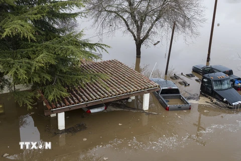 Cảnh ngập lụt sau những trận mưa lớn do ảnh hưởng của bão tại Gilroy, California, ngày 9/1/2023. (Nguồn: AFP/TTXVN) 