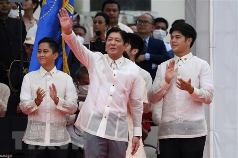 Tổng thống Philippines Ferdinand Marcos Jr (giữa). (Ảnh: AFP/TTXVN) 