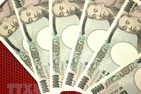 Đồng tiền mệnh giá 10.000 tại Tokyo, Nhật Bản. (Ảnh: AFP/TTXVN)