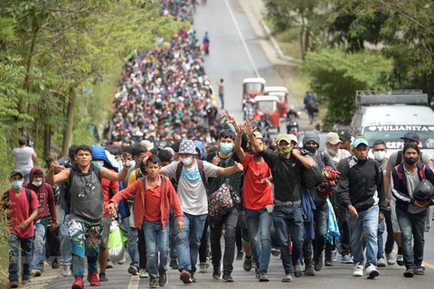 Người di cư Honduras di chuyển tại Camotan, Guatemala trong hành trình tới Mỹ. (Nguồn: AFP/TTXVN)