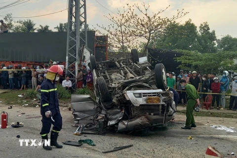 Hình ảnh hiện trường vụ tai nạn. (Ảnh: Trịnh Bang Nhiệm/TTXVN)