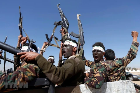 Phiến quân Houthi trong chiến dịch tuyển quân ở thủ đô Sanaa, Yemen. (Ảnh: AFP/TTXVN) 