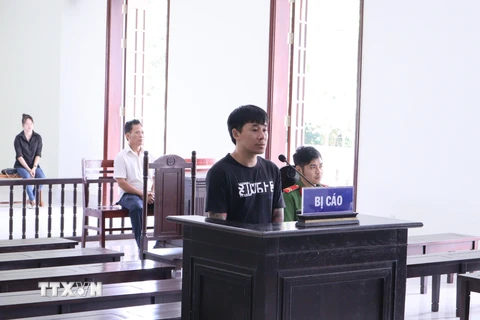 Bị cáo Minh tại phiên tòa. (Ảnh: Đậu Tất Thành/TTXVN)