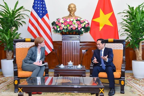 Bộ trưởng Ngoại giao Bùi Thanh Sơn tiếp bà Samantha Power, Tổng Giám đốc Cơ quan Phát triển Quốc tế Hoa Kỳ (USAID). (Nguồn: Báo Quốc tế)