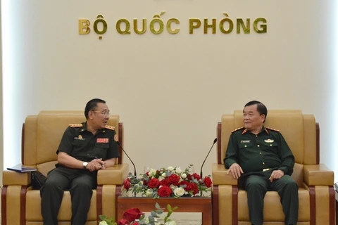 Thượng tướng Hoàng Xuân Chiến tiếp Đại tá Vongxay Inthakham. (Nguồn: Báo Quân đội Nhân dân)