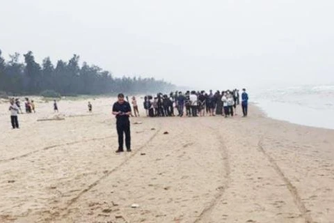 Hà Tĩnh: Tìm thấy thi thể 2 học sinh còn lại bị sóng cuốn khi tắm biển