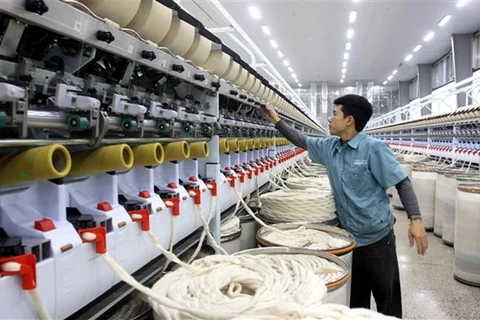 Sản xuất sợi tại Công ty TNHH Logitex, Cụm công nghiệp Vũ Ninh, huyện Kiến Xương (Thái Bình). (Ảnh: Thế Duyệt/TTXVN) 