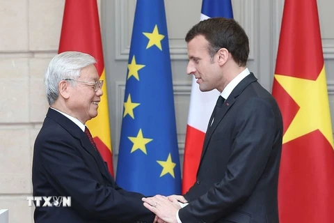 Tổng thống Emmanuel Macron đón và hội đàm với Tổng Bí thư Nguyễn Phú Trọng thăm chính thức Cộng hòa Pháp (Paris, 27/3/2018). (Ảnh: Trí Dũng/TTXVN) 