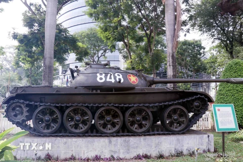 Chiếc xe tăng mang số hiệu 848 tham gia đội hình tấn công đánh chiếm Dinh Độc lập trong ngày chiến thắng 30/4/1975 tại khu trưng bày ngoài trời tại Bảo tàng Chiến dịch Hồ Chí Minh. (Ảnh: Xuân Khu/TTXVN) 
