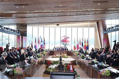 Phiên toàn thể Hội nghị Cấp cao ASEAN lần thứ 42. (Ảnh: Dương Giang/TTXVN)