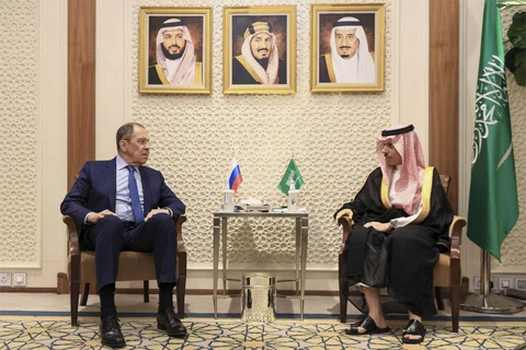 Ngoại trưởng Nga Sergei Lavrov và người đồng cấp Saudi Arabia Faisal bin Farhan Al Saud. (Nguồn: Middle East)