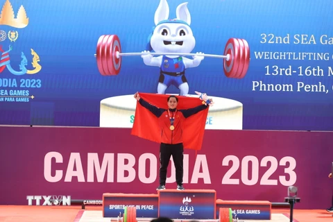 Vận động viên Nguyễn Quốc Toàn xuất sắc giành huy chương Vàng môn Cử tạ hạng 89kg nam, phá kỷ lục SEA Games. (Ảnh: Minh Quyết/TTXVN)