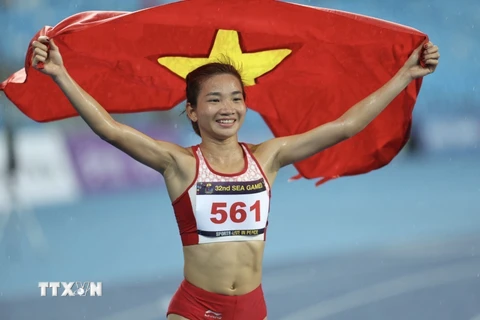 Vận động viên Nguyễn Thị Oanh lập kỷ lục trở thành vận động viên đầu tiên của điền kinh Việt Nam giành 4 huy chương Vàng cá nhân tại đấu trường SEA Games. (Ảnh: Minh Quyết/TTXVN) 