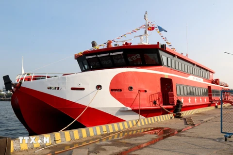 Tàu cao tốc Trưng Trắc là tàu hai thân lớn nhất tuyến vận tải biển Phan Thiết- Phú Quý với sức chứa 600 hành khách. (Ảnh: Nguyễn Thanh/TTXVN) 