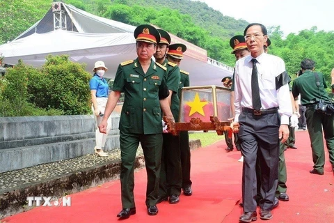 16 hài cốt liệt sỹ quân tình nguyện và chuyên gia Việt Nam hy sinh tại Lào đã được quy tập vào mùa khô năm 2022-2023. (Nguồn: TTXVN phát)