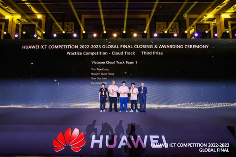 Đội Việt Nam xuất sắc giành giải Ba cuộc thi Huawei ICT Competition 2022-2023. (Nguồn: Huawei)