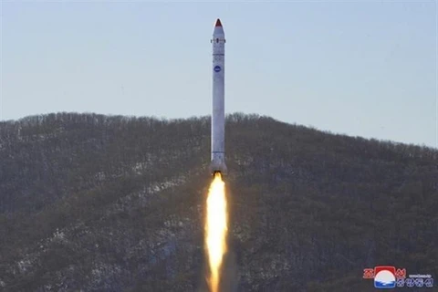 Cuộc thử nghiệm ở giai đoạn cuối quan trọng trong việc phát triển các vệ tinh do thám tại Cơ sở phóng vệ tinh Sohae ở Cholsan, tỉnh Bắc Pyongan (Triều Tiên), ngày 18/12/2022. (Ảnh: Yonhap/TTXVN)