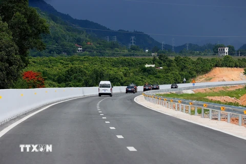 Tuyến đường bộ cao tốc Nha Trang-Cam Lâm dài 49,11km chính thức khánh thành. (Ảnh: Dương Giang/TTXVN)