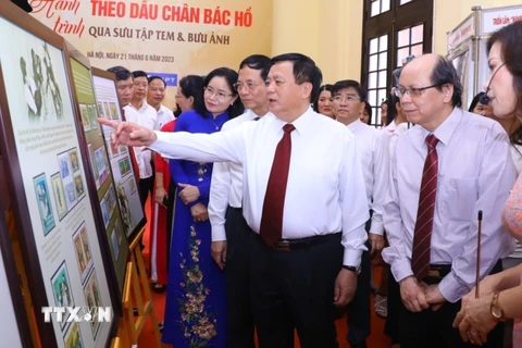Khai mạc triển lãm Hành trình theo dấu chân Bác Hồ tại Hà Nội