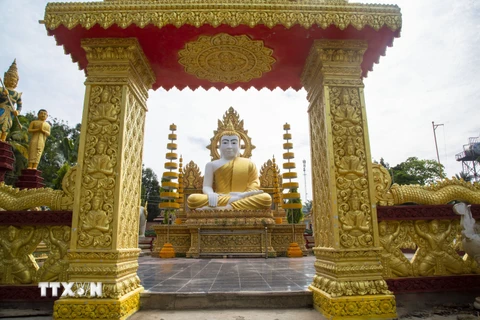 Chùa Kiri Sattray Menchey, người dân thường quen gọi là chùa Kà Ốt, huyện Tân Châu, là một trong 6 ngôi chùa Nam Tông Khmer có kiến trúc độc đáo ở tỉnh Tây Ninh. (Ảnh: Giang Phương/TTXVN)
