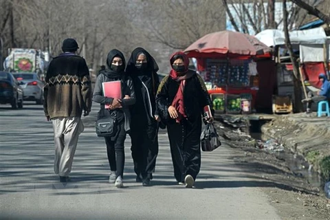 Phụ nữ trên đường phố tại Kabul, Afghanistan. (Nguồn: AFP/TTXVN)