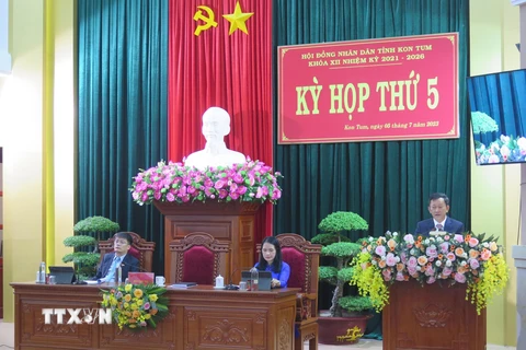 Bí thư Tỉnh ủy, Chủ tịch Hội đồng Nhân dân tỉnh Kon Tum Dương Văn Trang phát biểu khai mạc kỳ họp. (Ảnh: Dư Toán/TTXVN)