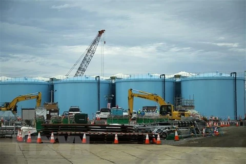 Các bể chứa nước thải nhiễm phóng xạ tại nhà máy điện hạt nhân Fukushima Daiichi ở tỉnh Fukushima, Nhật Bản. (Nguồn: THX/TTXVN) 